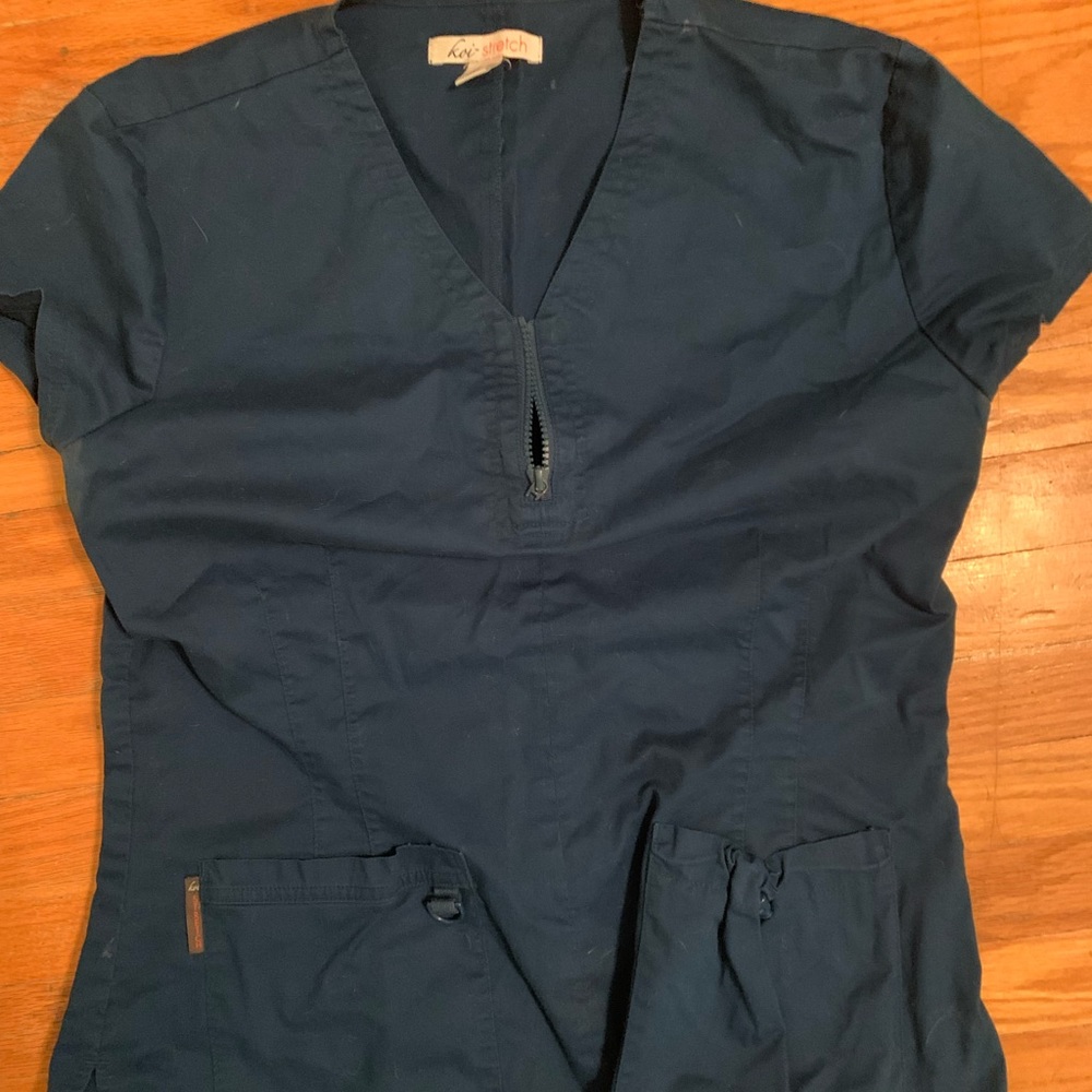 Koi stretch scrub top